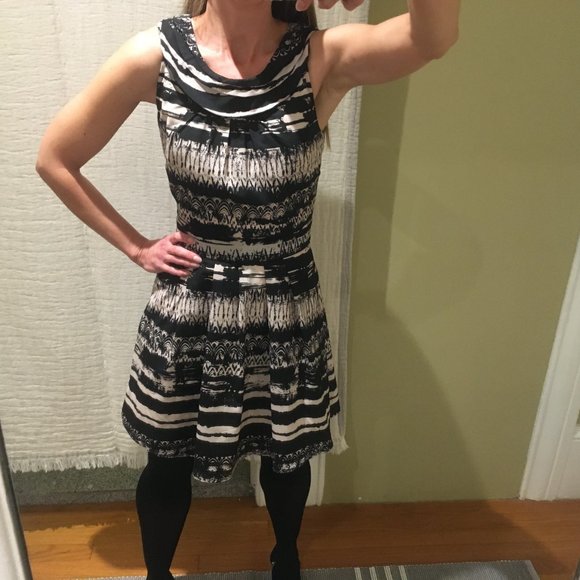 Abstract print sleeveless dress - Picture 5 of 7